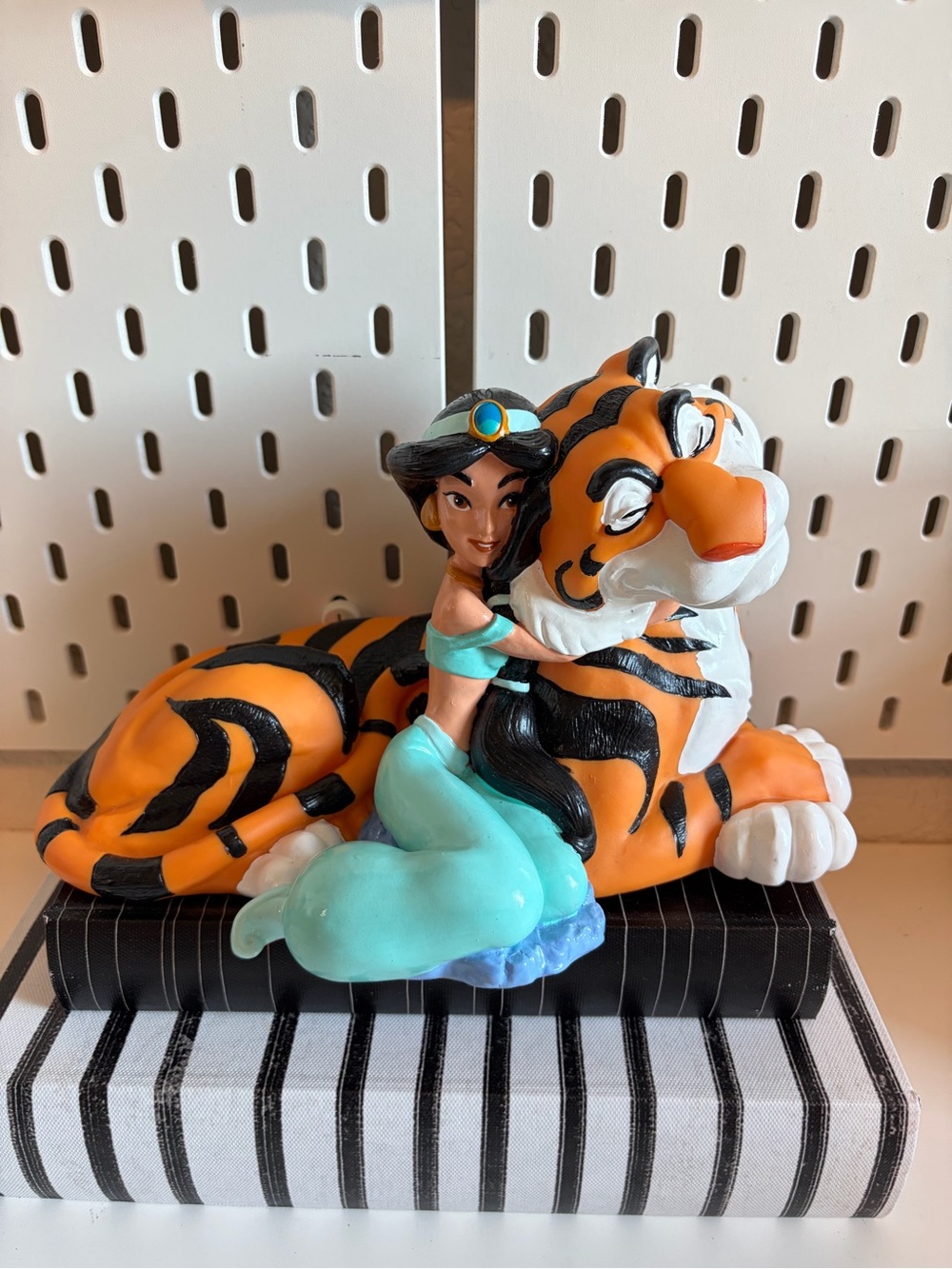 1990s Disney Aladdin Jasmine & Rajah Tiger Coin Bank Figurine
